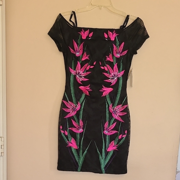 Guess Black and Pink Off-the-Shoulder Bodycon Mini Dress - Picture 3 of 9